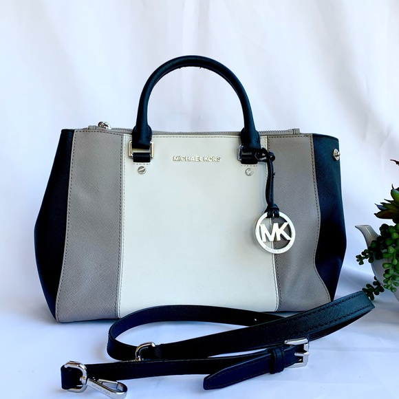 Michael Kors Handbags - Michael Kors Tote Bag #C5